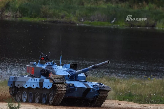 “坦克兩項”半決賽中國小組奪魁，“海上登陸”接力賽暫居第一